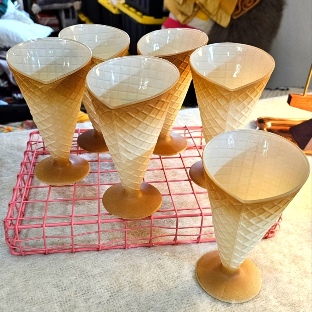 Retro Vintage Italian Ice Cream Sorbet Glasses